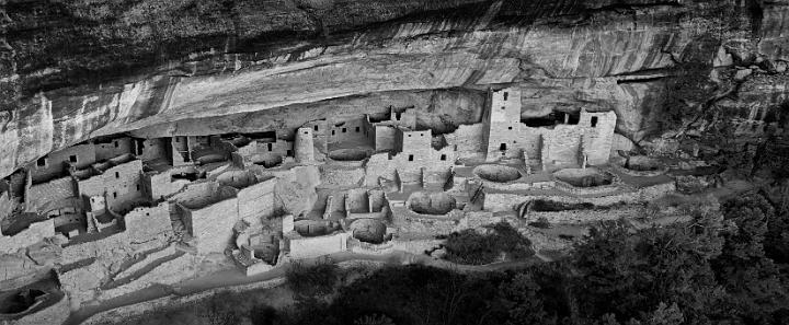 Mesa Verde Cliff  Palace Pano bw.jpg